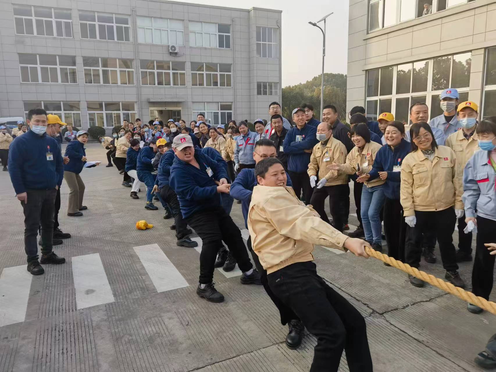 迎新拔河